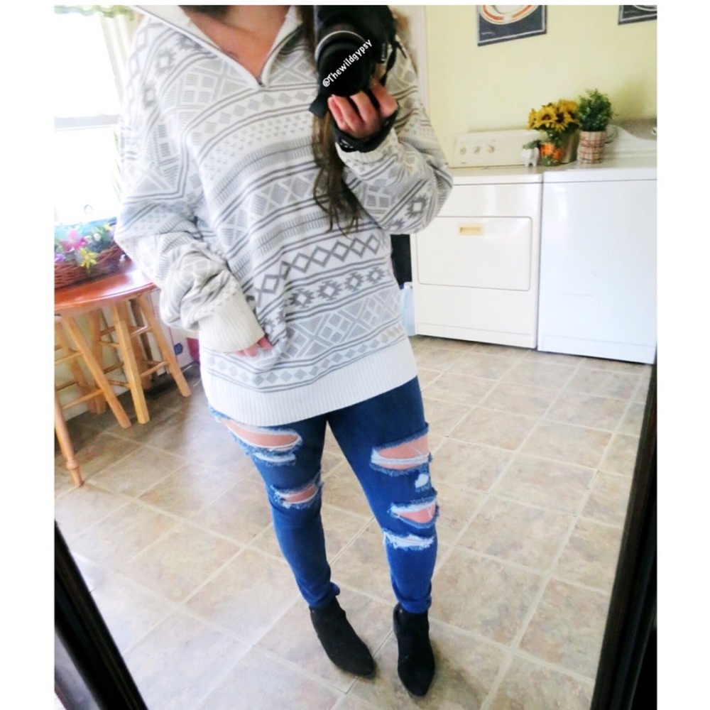 Nwot Oversized Half Zip Pull Over - image 3